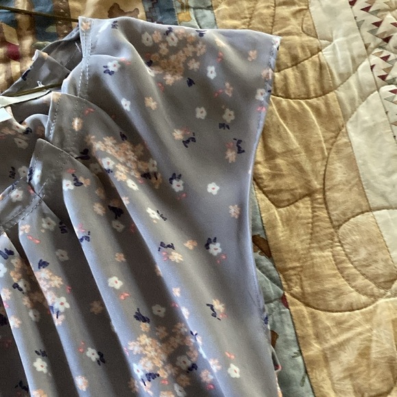 Lauren Conrad peasant style top gray floral lightweight flowy women’s small - Picture 6 of 8